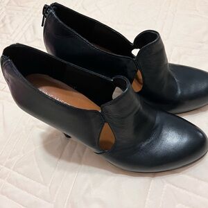 NINE WEST